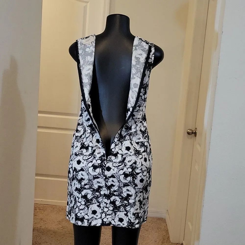 ANNE TAYLOR LOFT SLEEVELESS RUFFLE ROUNDNECK ZIPPER CLOSURE MINI DRESS - Picture 12 of 16